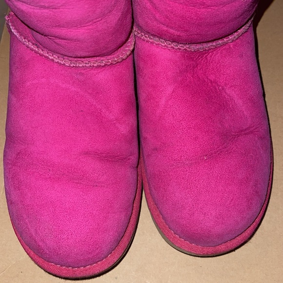 Woman used hot pink Uggs - Picture 5 of 5